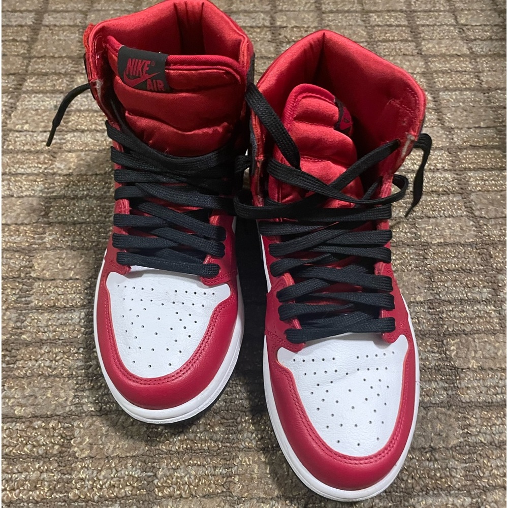 Air Jordan 1 Retro High Satin Snake Chicago